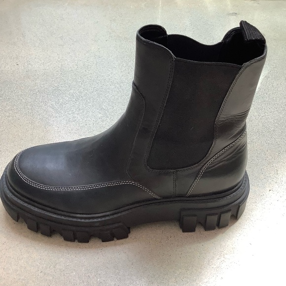 Marc Fisher Black Boots - Picture 4 of 6